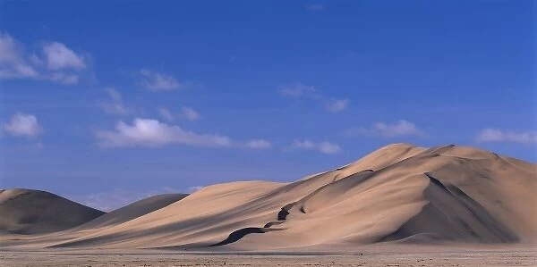 Africa, Namibia, Namib Desert, Setting sun lights wind-blown sand along dunes near