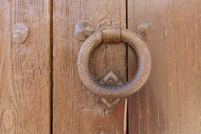 Framed Print : Albaicin, Granada, Province of Granada, Andalusia, Spain. Old iron knocker on a painted wooden door