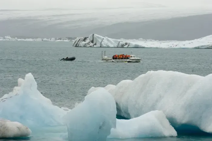 Framed Print : Amphibious Vehicle in Jokulsarlon glacial lagoon, South coast, Iceland