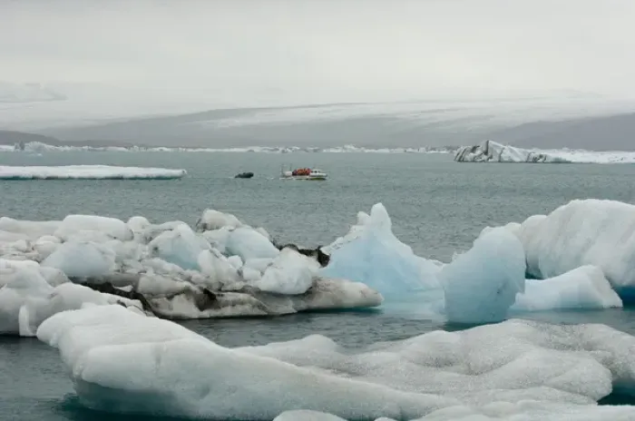Framed Print : Amphibious Vehicle in Jokulsarlon glacial lagoon, South coast, Iceland