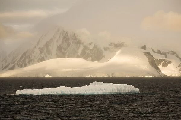 Antarctic ice flows & shoreline glacier