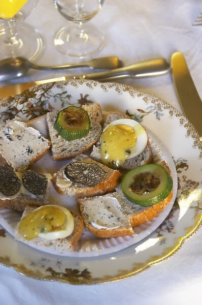 Appetizers made with truffles: small pieces of bread with truffles butter, slices