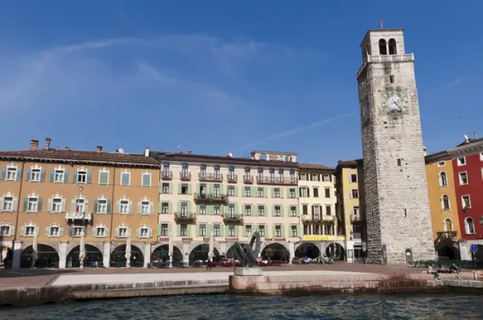 Framed Print : Apponale Tower, Piazza 3 Novembre, Riva del Garda, Lago di Garda, Trentino-Alto-Adige Framed Print : Apponale Tower, Piazza 3 Novembre, Riva del Garda, Lago di Garda, Trentino-Alto-Adige