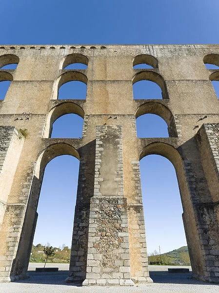 Aqueduto da Amoreira, the aqueduct dating back to the 16th and 17th century