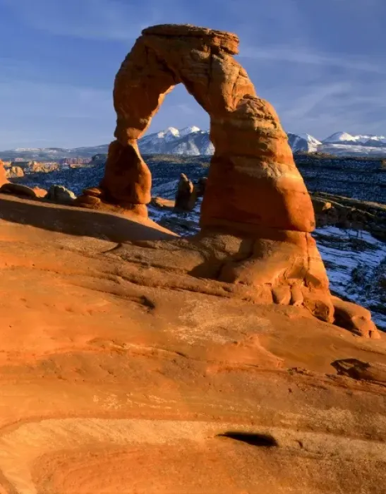 Framed Print : ARCHES NATIONAL PARK, UTAH. USA. Delicate Arch. La Sal Mountains in distance Framed Print : ARCHES NATIONAL PARK, UTAH. USA. Delicate Arch. La Sal Mountains in distance