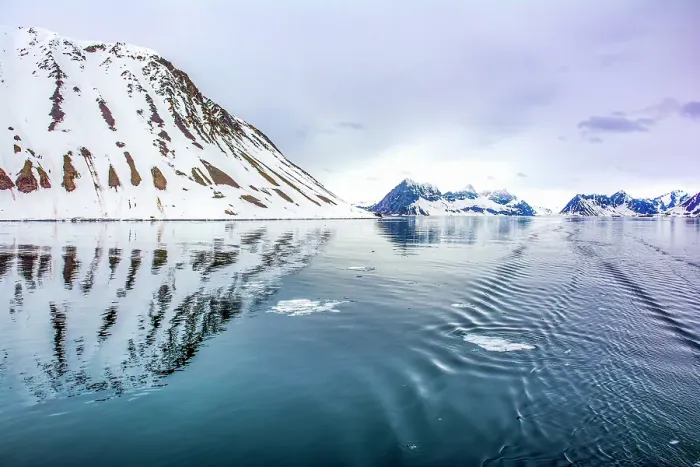 Framed Print : Arctic Ocean, Svalbard Islands, Norway. Landscape view of icy mountain island and drift ice in the ocean water Framed Print : Arctic Ocean, Svalbard Islands, Norway. Landscape view of icy mountain island and drift ice in the ocean water