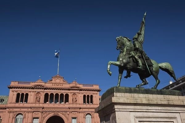 ARGENTINA, Buenos Aires. Plaza de Mayo and Casa Rosada presidential palace