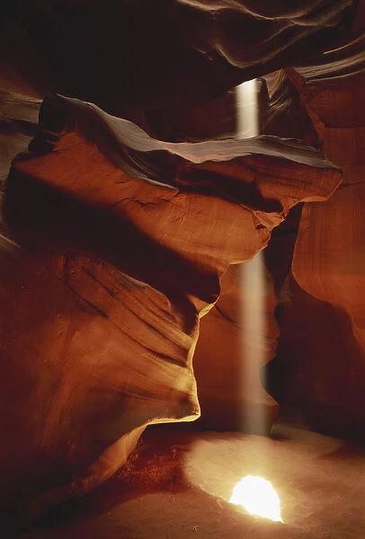 06. Arizona, Page, Shaft of sunlight penetrating Antelope Canyon