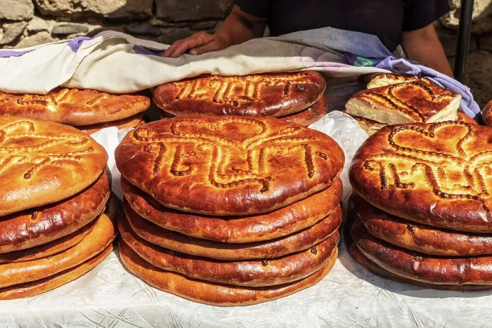 Framed Print : Armenia, Ararat Province, Goght. Ornately decorated Gata (sweet bread) for sale Framed Print : Armenia, Ararat Province, Goght. Ornately decorated Gata (sweet bread) for sale