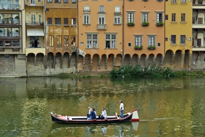 Framed Print : Arno River near Ponte Vecchio, Firenze, UNESCO WORLD Heritage Site, Tuscany, Italy Framed Print : Arno River near Ponte Vecchio, Firenze, UNESCO WORLD Heritage Site, Tuscany, Italy