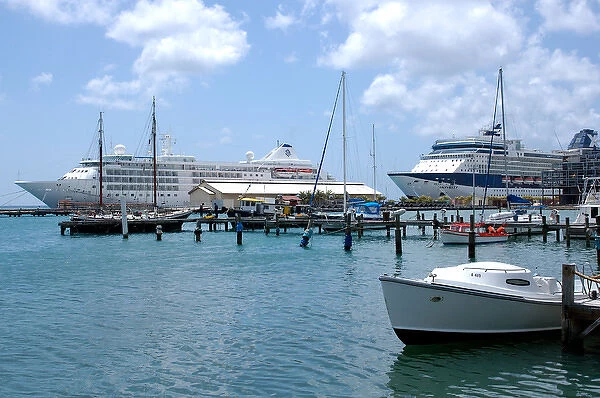 01. Aruba, cruiseships docked at Oranjestad harbor (Editorial Usage Only)