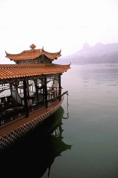 Asia, China, Beijing. Summer Palace, lake beauty