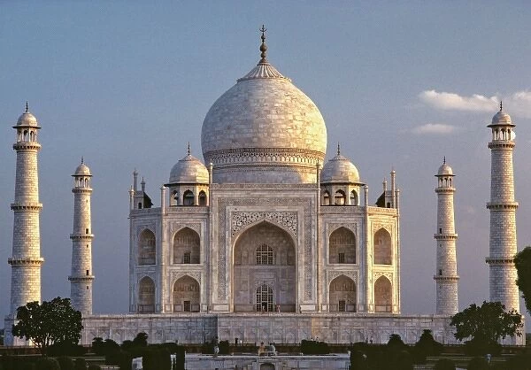 Asia, India, Agra. Dawn is a magical time at the Taj Mahal, a World Heritage Site, in Agra, India