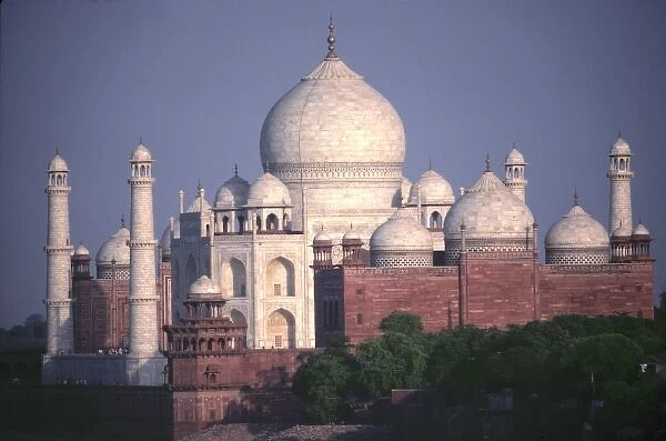 Asia, India, Agra. The marbled domes and minarets of the Taj Mahal, a World Heritage Site