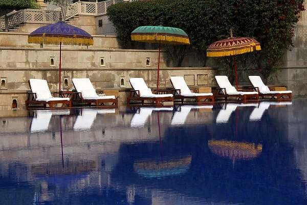 Asia, India, Agra. The outdoor swimming pool at Oberoi Amarvilas in Agra