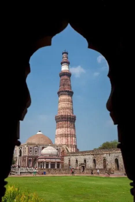 Framed Print : Asia. India, The Qtub Minar of the Alai-Darwaza complex in New Dehli Framed Print : Asia. India, The Qtub Minar of the Alai-Darwaza complex in New Dehli