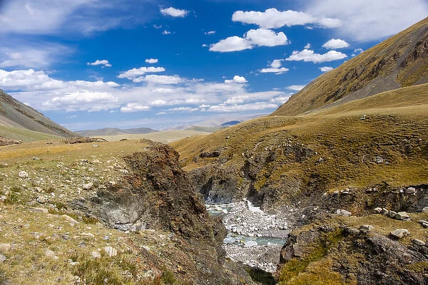 Asia, Mongolia, Western Mongolia, Bayan Olgii Province, Gashuun Suhayt. River valley