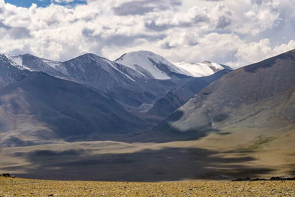 Asia, Mongolia, Western Mongolia, Khovd Province, Altan Hokhii, mountins, high desert valley