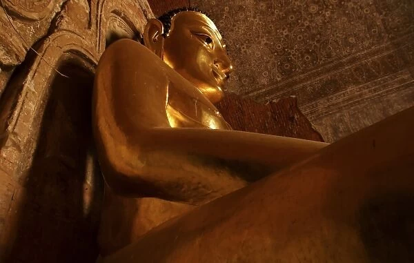Asia, Myanmar, Bagan, golden Buddha statue