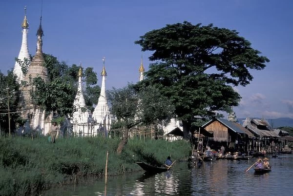 Asia, Myanmar, Inle Lake. A floating market