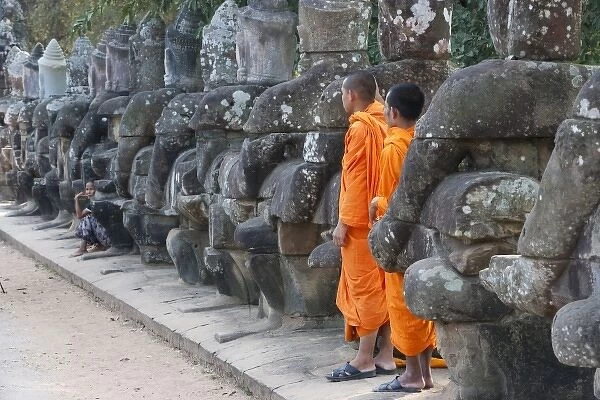 Asia, Siam Reap, Cambodia, Budhist monks at Angkor Wat