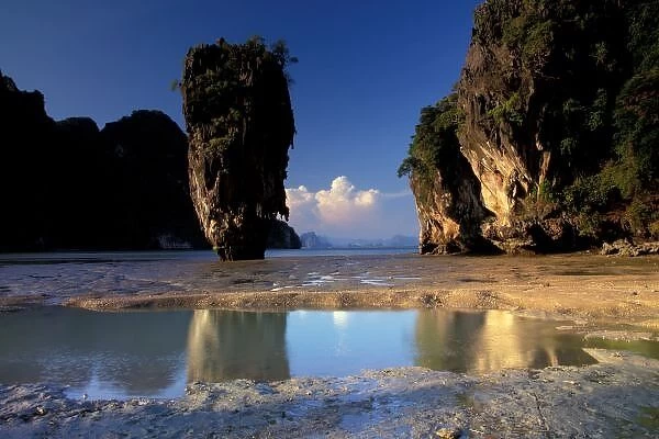 Asia, Thailand, Ao Phangnga NP, Karst Islands, Andaman Sea