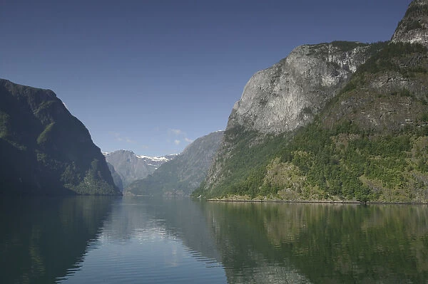 Aurland fjord  /  Naeroy Fjord between Flam and Gudvagan is situated in the innermost