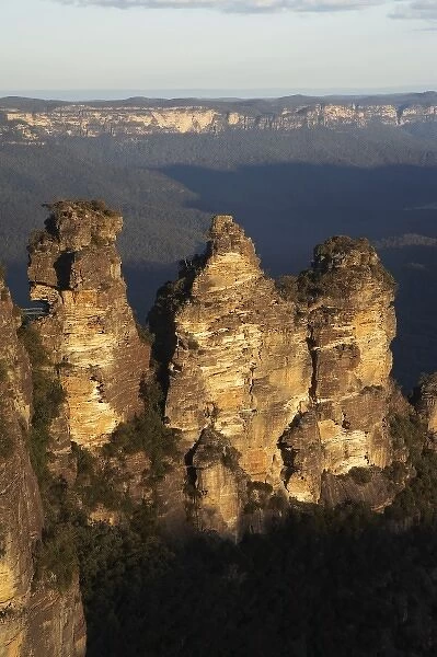Australia, New South Wales, Blue Mountains, Late Afternoon Light on The Three Sisters