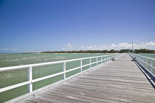 Australia, Queensland, Fraser Coast, Hervey Bay. Urangan Pier on Hervy Bay