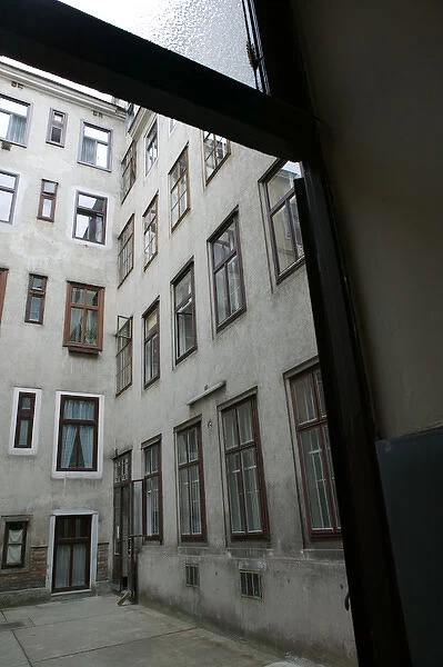 AUSTRIA-Vienna : Courtyard of Stumpergasse #31 Adolf Hitlers Apartment