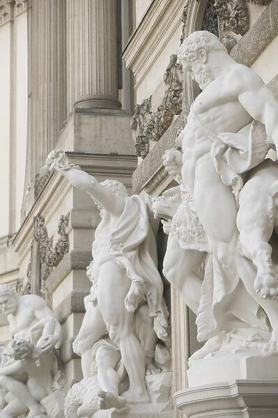 AUSTRIA-Vienna: Hofburg: Michaelertor Statues
