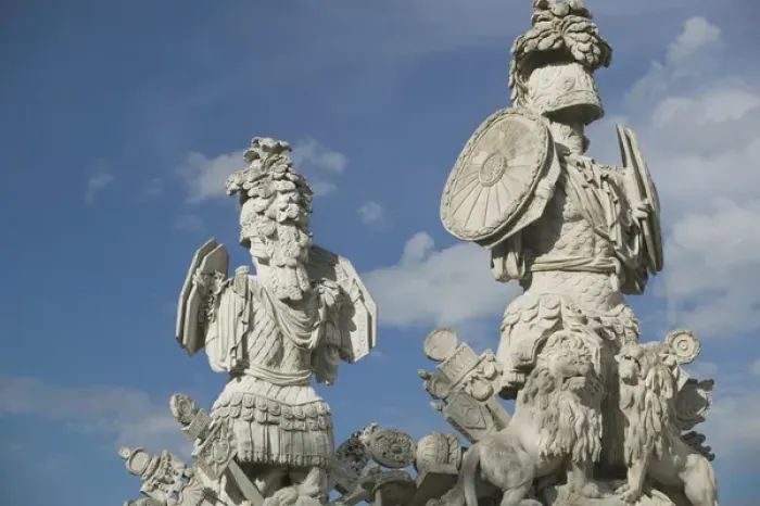 Framed Print : AUSTRIA-Vienna: Schonbrunn Palace  /  Statues at the Gloriette