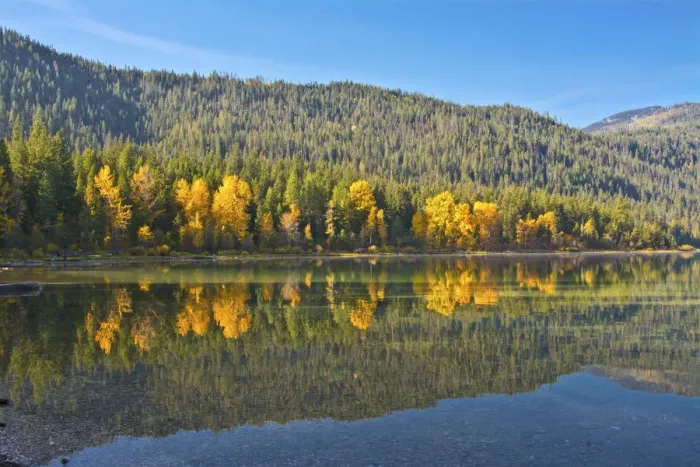 Framed Print : Autumn reflections, Lake Wenatchee, Wenatchee National Forest, Washington State, USA Framed Print : Autumn reflections, Lake Wenatchee, Wenatchee National Forest, Washington State, USA