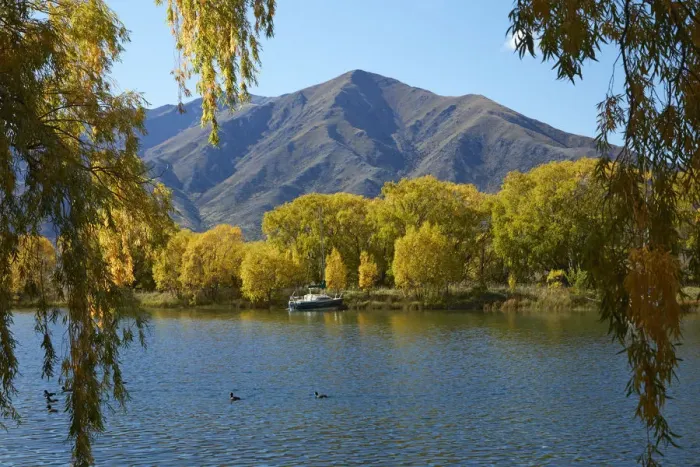 Framed Print : Autumn, Sailors Cutting, Lake Benmore, and Benmore Range, Waitaki Valley, North Otago