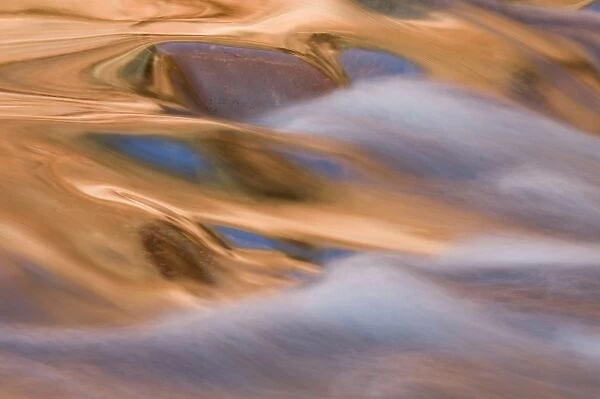 AZ, Arizona, Slide Rock State Park, Oak Creek, water pattern with reflected light