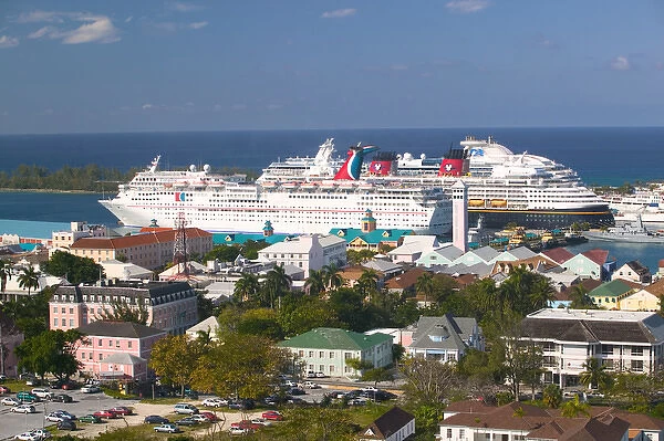 BAHAMAS-New Providence Island-Nassau: City View & Cruiseships from Water Tower