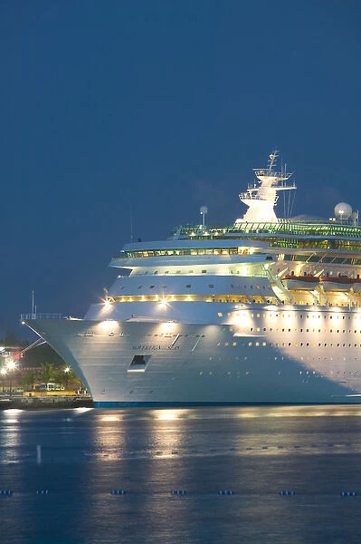 BAHAMAS- New Providence Island-Nassau: Port of Nassau - Cruise Ship - Evening