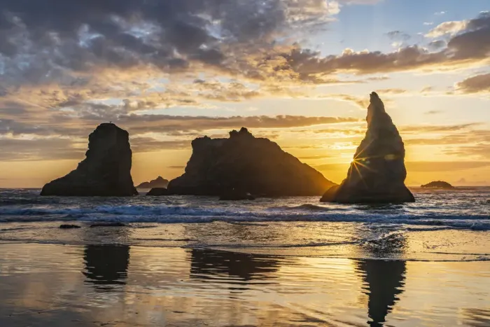 Framed Print : Bandon, Oregon, USA. Sea stacks on the Oregon coast at sunset