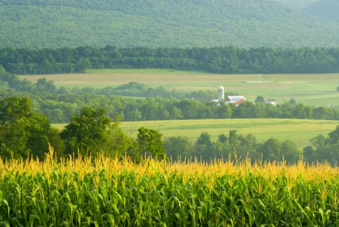 Framed Print : Barn and surrounding farm fields in Pennsylvania countryside Framed Print : Barn and surrounding farm fields in Pennsylvania countryside