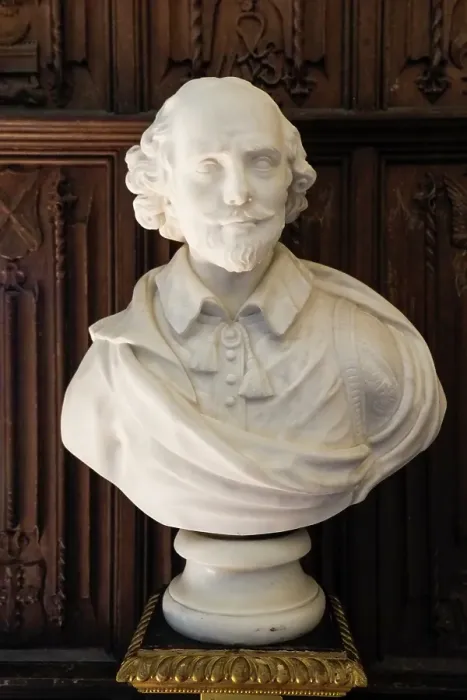 Framed Print : Basingstoke, England. Bust of William Shakespeare. (Editorial Use Only) Framed Print : Basingstoke, England. Bust of William Shakespeare. (Editorial Use Only)