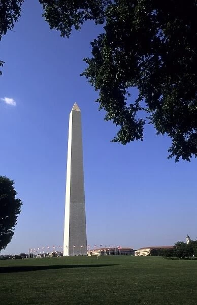 The beautiful color of the Washington Monument needle towards the sky in Washington