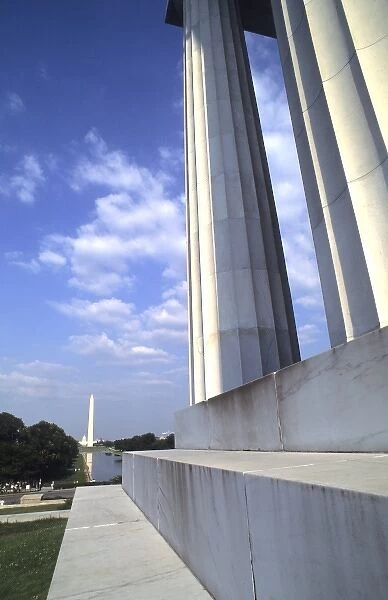 The beautiful color of the Washington Monument needle towards the sky and foreground