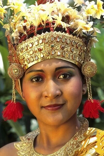 Beautiful golden bride in colorful traditional dress in wedding in Bali Indonesia (MR)
