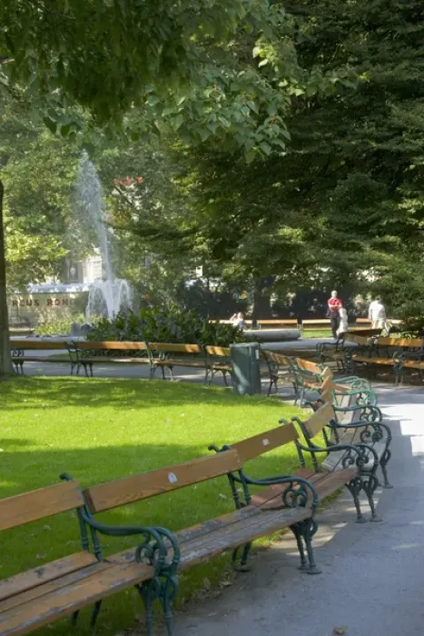 Framed Print : Empty benches in the Rathauspark (Vienna City Hall Park), Vienna, Austria Framed Print : Empty benches in the Rathauspark (Vienna City Hall Park), Vienna, Austria