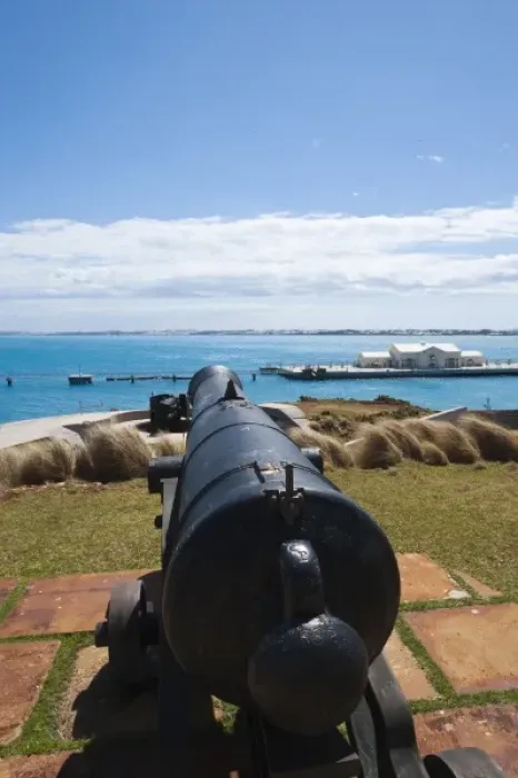 Framed Print : Bermuda. Cannons at the Commissioners House at the Royal Naval Dockyard