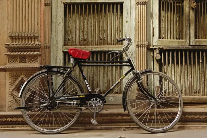 Framed Print : Bicycle in narrow gully, Delhi, India