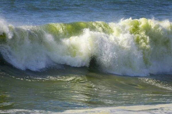 Big ocean waves, Renaca beach, near Vina del Mar, Chile
