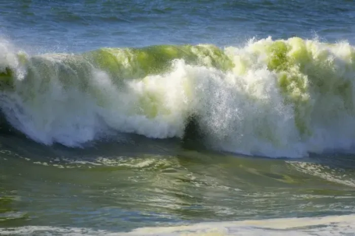 Framed Print : Big ocean waves, Renaca beach, near Vina del Mar, Chile