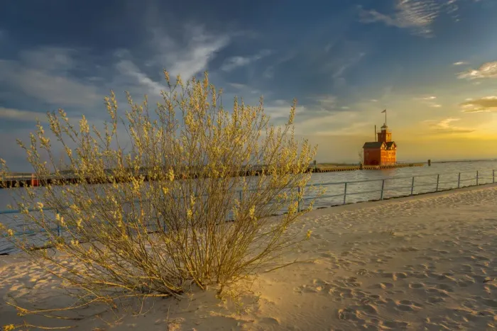 Framed Print : Big Red Lighthouse at sunset, Holland, Michigan Framed Print : Big Red Lighthouse at sunset, Holland, Michigan