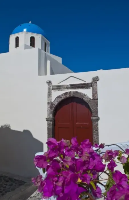Framed Print : Blue domb church of beautiful Oia in Greek Island of Santorini Greece on cliffs